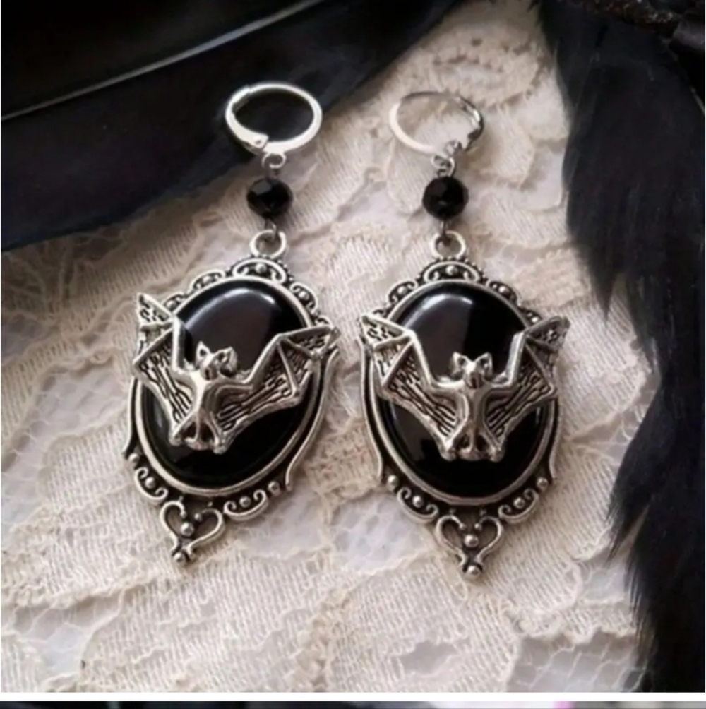 Gothic Retro Black Gemstone Silver Plated Earrings Punk Style Animal Jewelery